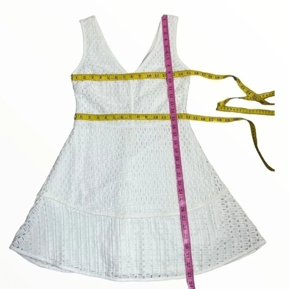 Cupcakes & Cashmere white eyelet lace dress size 6 - Picture 7 of 9